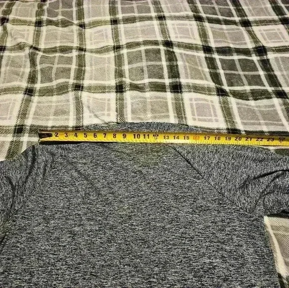 Under Armour XL tech tee with wicking, technology. - Picture 6 of 8